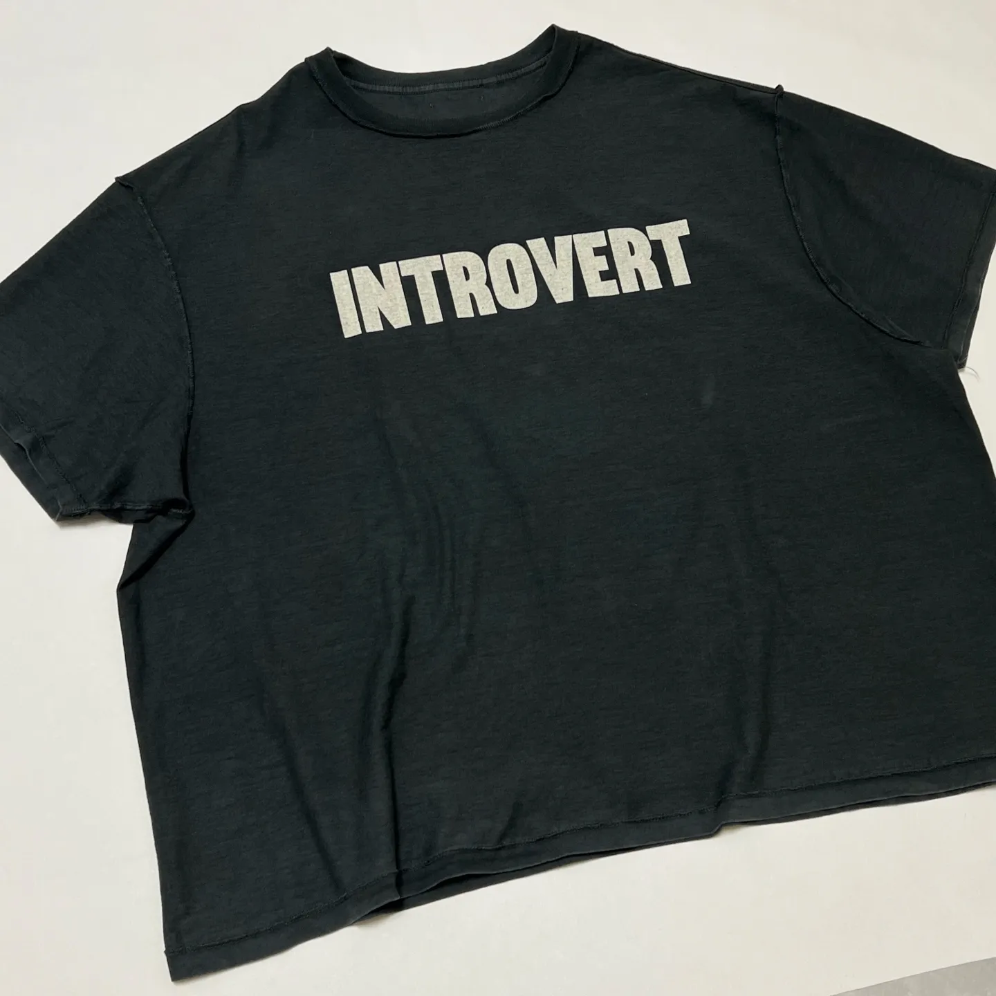 GALLERY DEPT. INTRO EXTRO REVERSIBLE TEE ATK series Reversible slogan TEE Washed black S-XL Ready-made garments Asso special dyed The bones are obviously whitened Rewashed water treatment The printing has an obvious distressed feel The VINTAGE effect is full Original cylindrical fabric Loose version The printing is washed and distressed